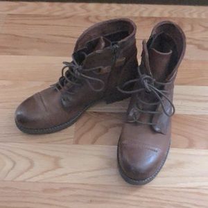 Clarks brown boots, lace up or side zipper. Very cute. Never worn. Narrow width.